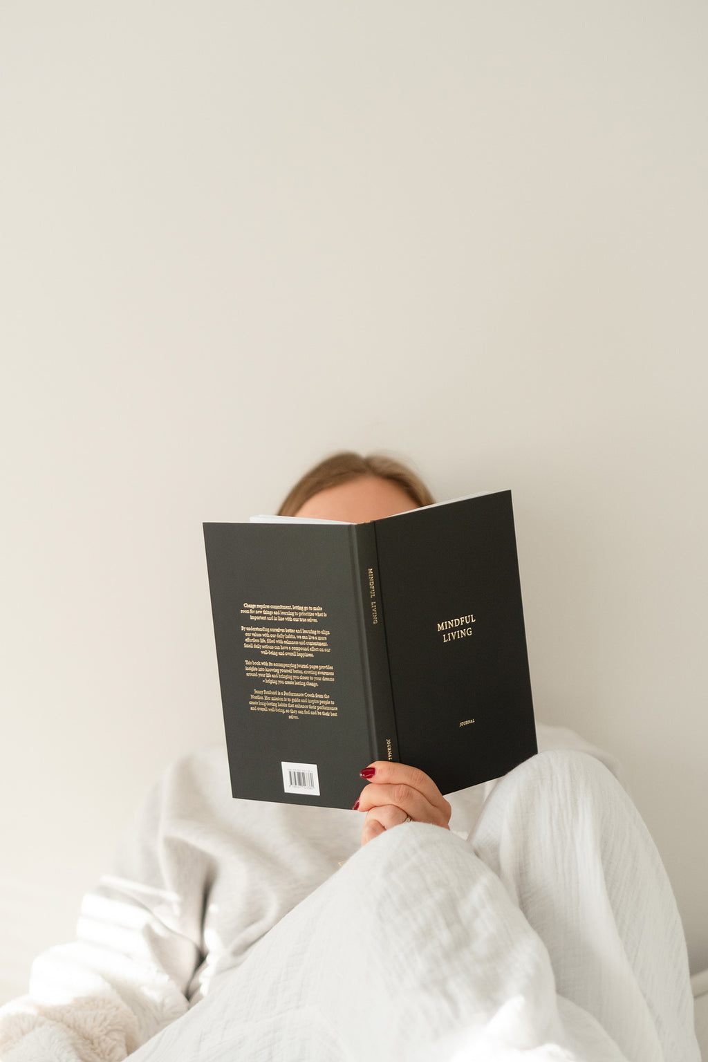 Mindful Living journal sisältää runsaasti työkaluja itsensä kehittämiseen sekä omien tavoitteiden saavuttamiseen harjoitusten ja tehtävien kautta