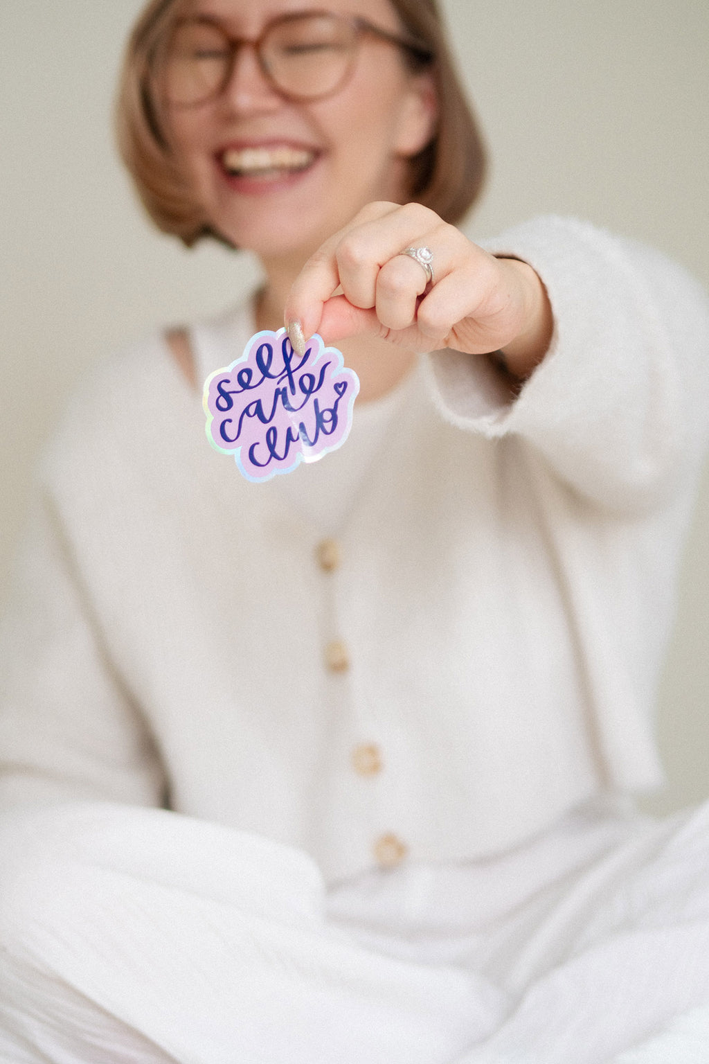 Pikku Paperi Self Care Club vinyylitarra Iloava Collectivelta