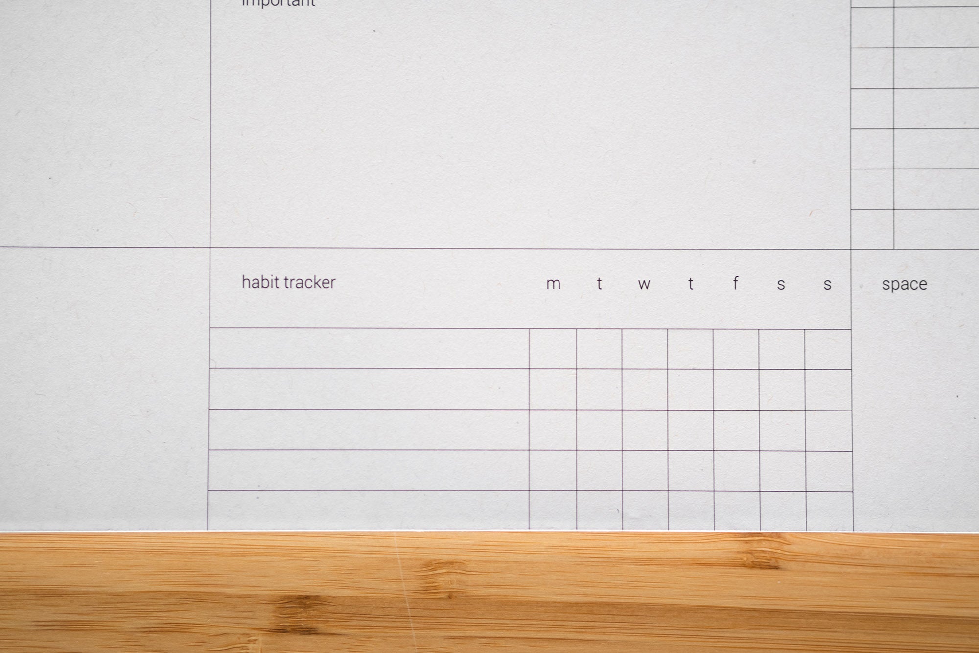 Weekly planner viikkokalenteri sisältää habit tracker ominaisuuden